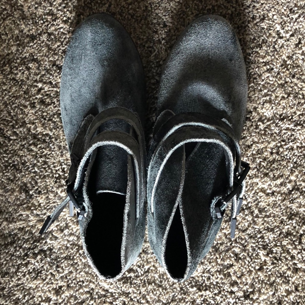 New with tags! Volcom grey booties